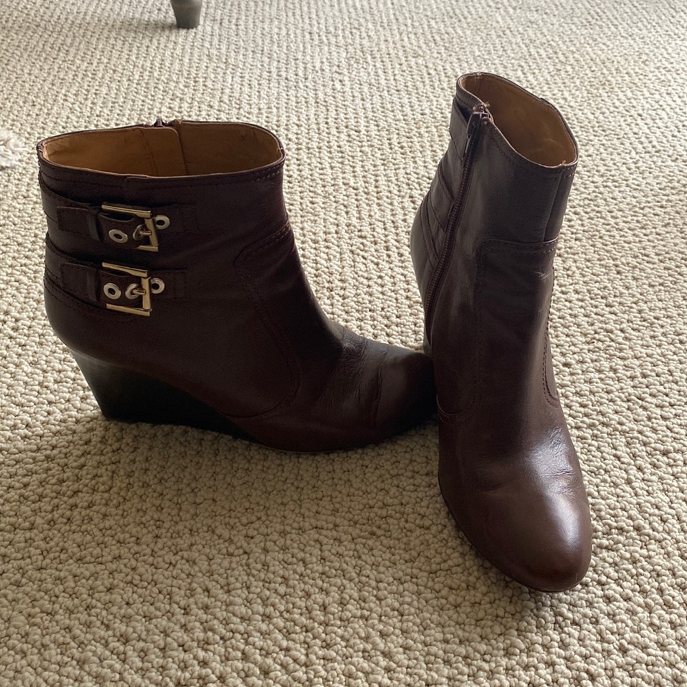 Size 10 brown ankle boots!  Nine West brand slightly worn